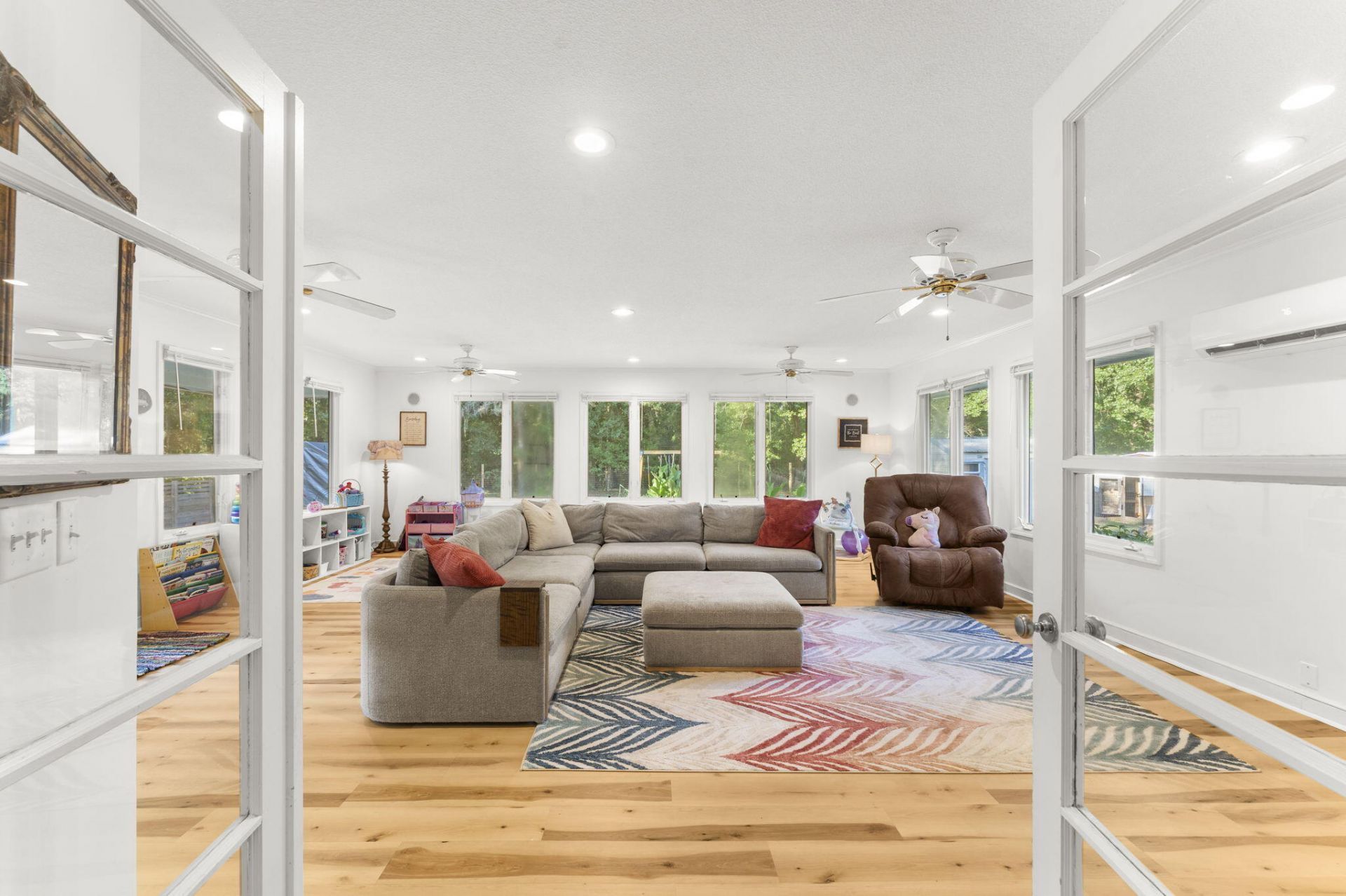 111 Greenbay Street Photo 17