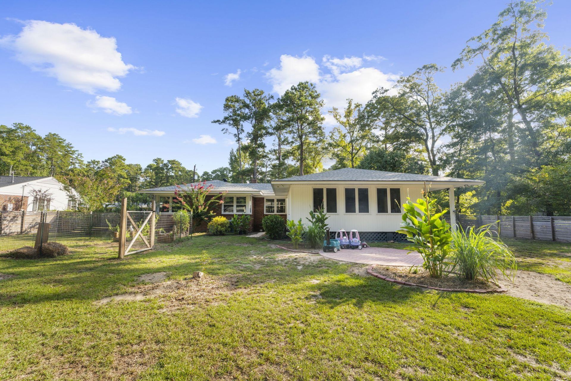 111 Greenbay Street Photo 34