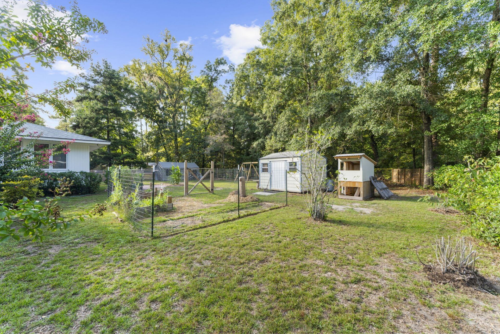 111 Greenbay Street Photo 36
