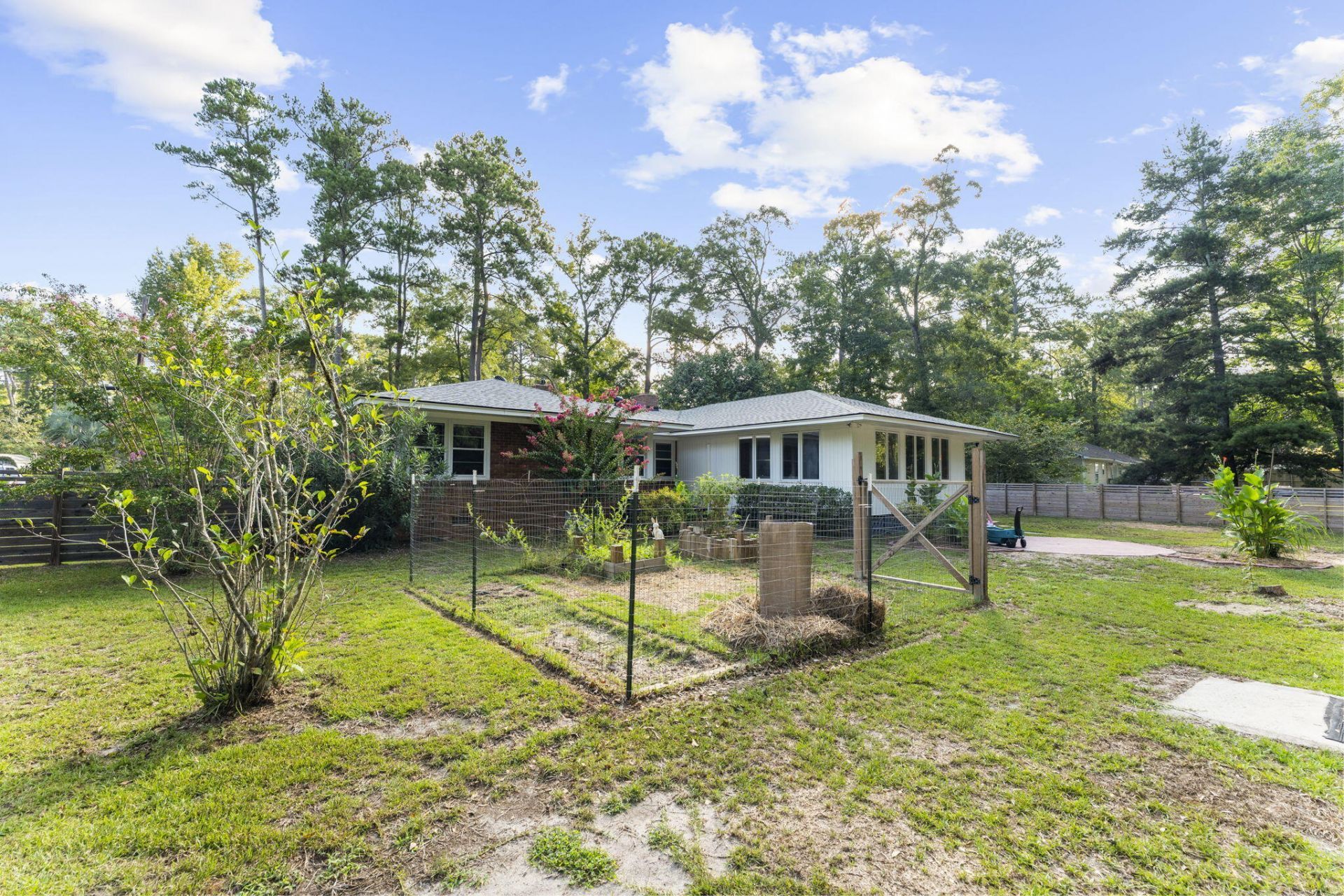 111 Greenbay Street Photo 38