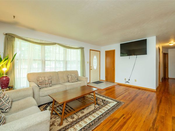 3416 Crestmoor Place, Des Moines, IA 50310