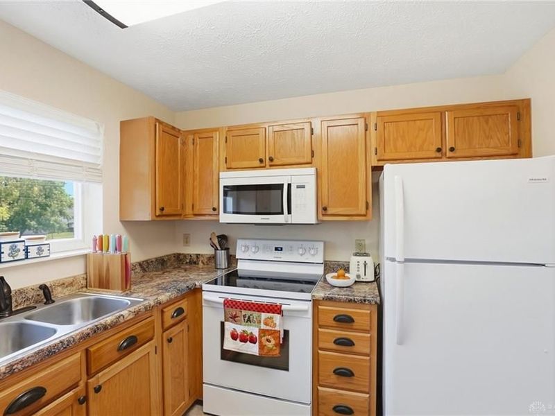 9442 Captiva Bay Drive, Miamisburg, OH 45342 Photo 10