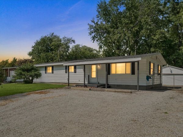 702 W Park Street , Thomasboro, IL 61878