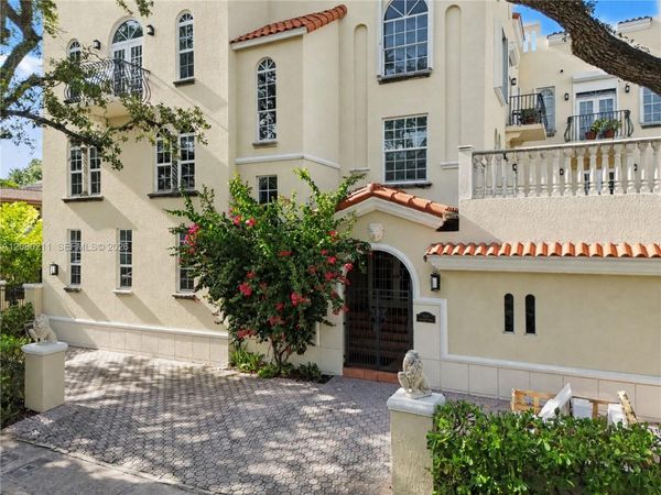 111 Edgewater Dr , Unit 3B, Coral Gables, FL 33133