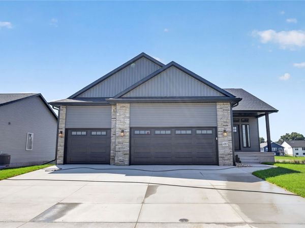 4183 English Glen Avenue , Marion, IA 52228