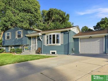 11505 Oak Circle, Omaha, NE 68114