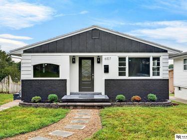 6107 Seward Street, Omaha, NE 68104