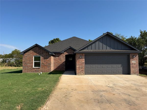701 E Molly Lane S, Calera, OK 74730
