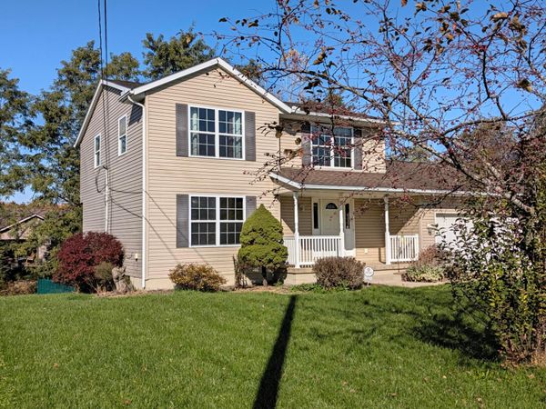 1608 Spring Village Lane, Ontario, OH 44906
