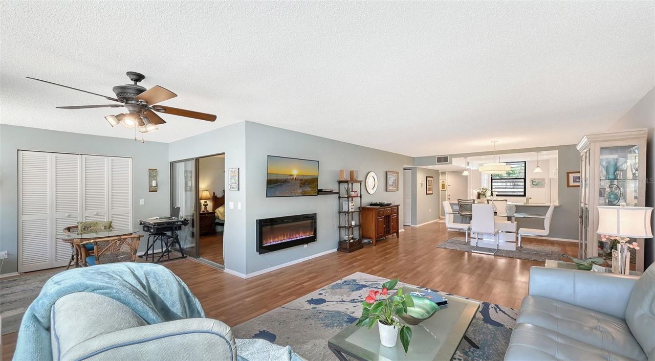 666 Woodlawn Drive, Unit 666, Bradenton, FL 34210 Photo