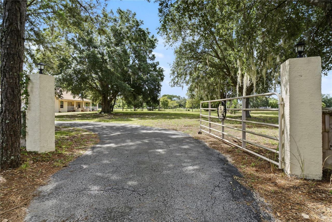 22808 State Road 19 , Howey in the Hills, FL 34737 Photo