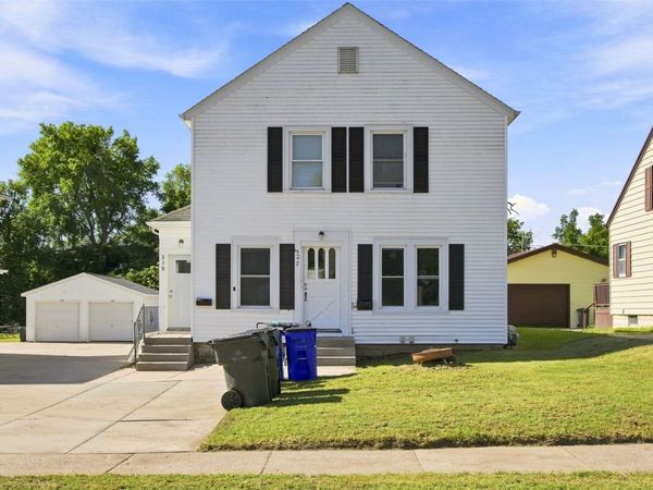 327 30th Street Drive SE, Cedar Rapids, IA 52403