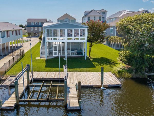 4074 4th Street , Surf City, NC 28445