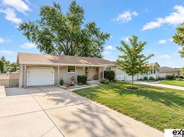 7201 Wood River Drive, Bellevue, NE 68147