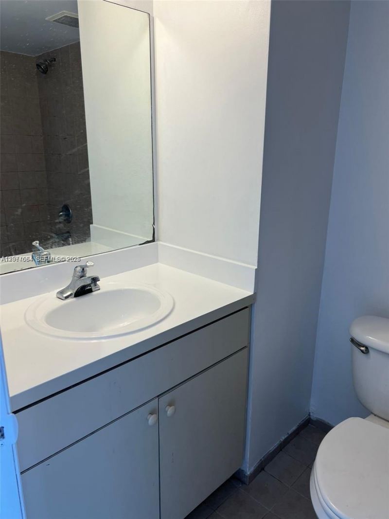450 SW 3rd St , Unit 15, Miami, FL 33130 Photo