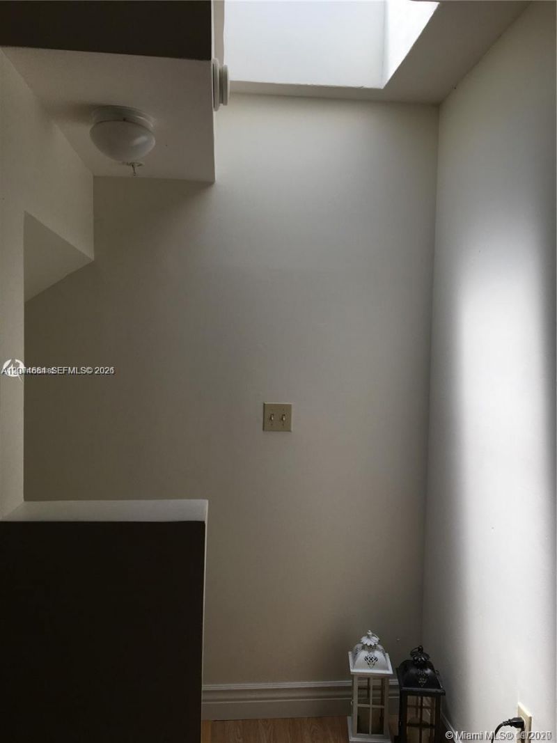450 SW 3rd St , Unit 15, Miami, FL 33130 Photo