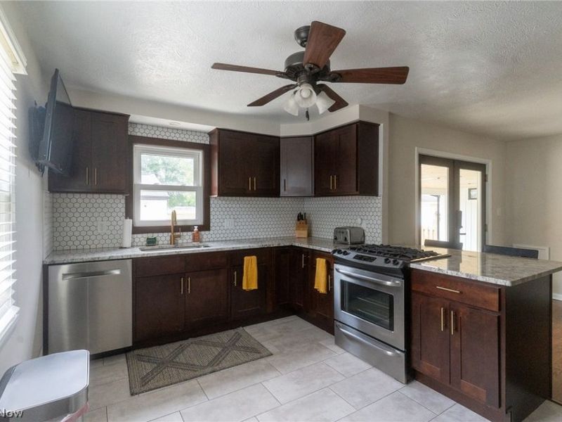 2326 Stanford Drive, Wickliffe, OH 44092 Photo 12