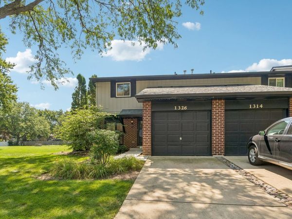 1326 Loughborough Court , Wheaton, IL 60189