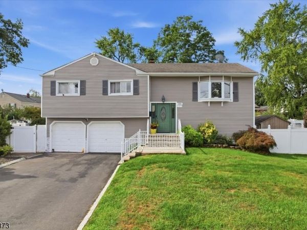 105 Osceola Ave, Middlesex, NJ 08846