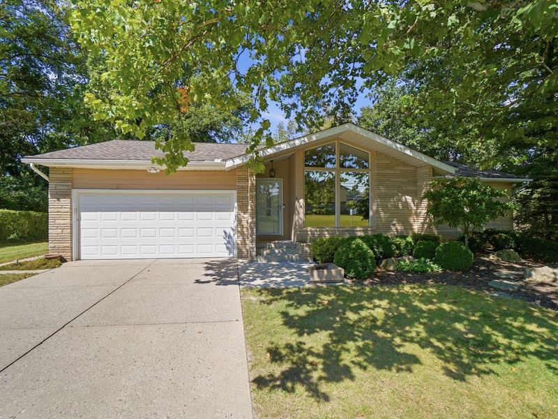 2224 Berry Hill Drive, Grove City, OH 43123 Photo 1