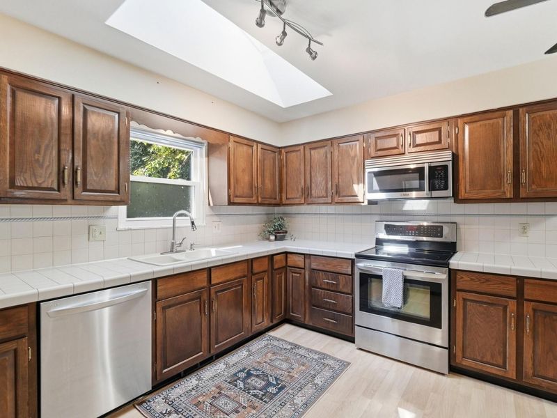2224 Berry Hill Drive, Grove City, OH 43123 Photo 13