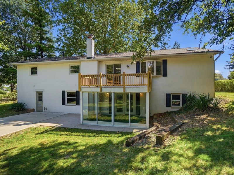 2224 Berry Hill Drive, Grove City, OH 43123 Photo 2