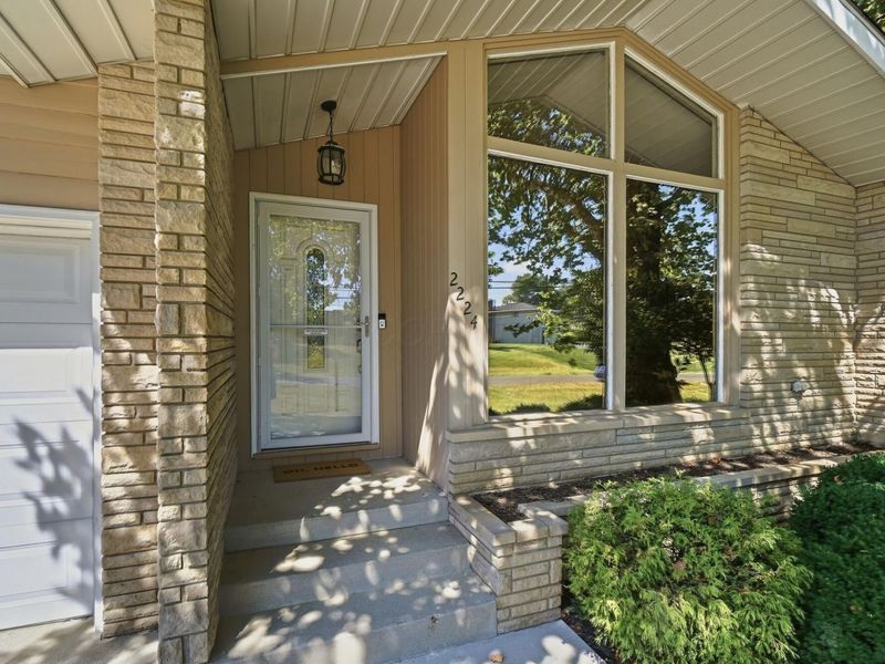 2224 Berry Hill Drive, Grove City, OH 43123 Photo 4
