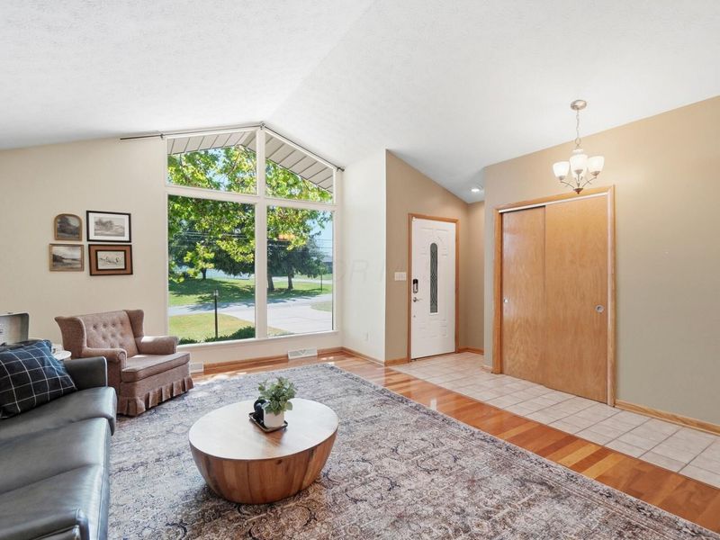 2224 Berry Hill Drive, Grove City, OH 43123 Photo 5