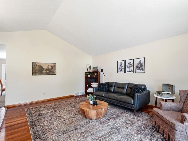 2224 Berry Hill Drive, Grove City, OH 43123 Photo 7