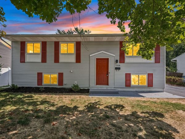 1888 Woodcrest Road , Columbus, OH 43232