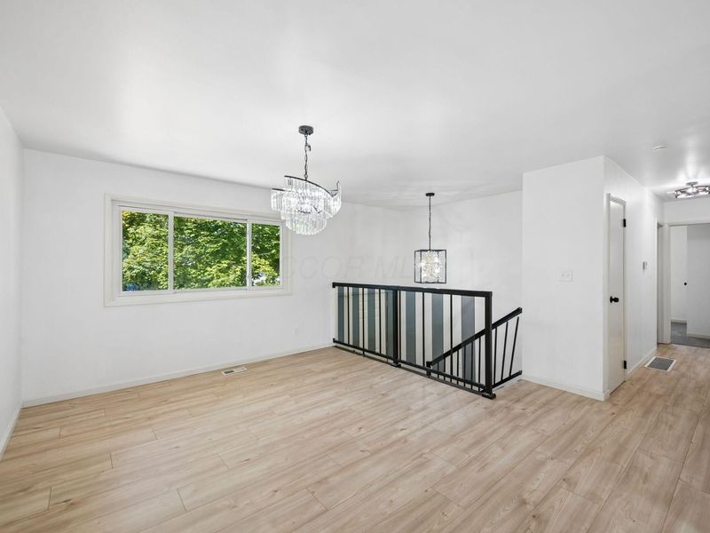 1888 Woodcrest Road, Columbus, OH 43232 Photo 12