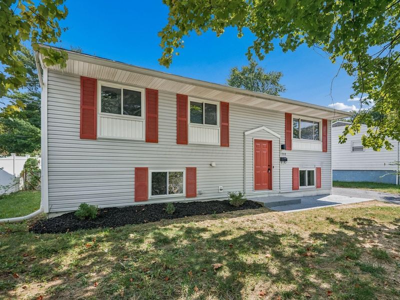1888 Woodcrest Road, Columbus, OH 43232 Photo 3