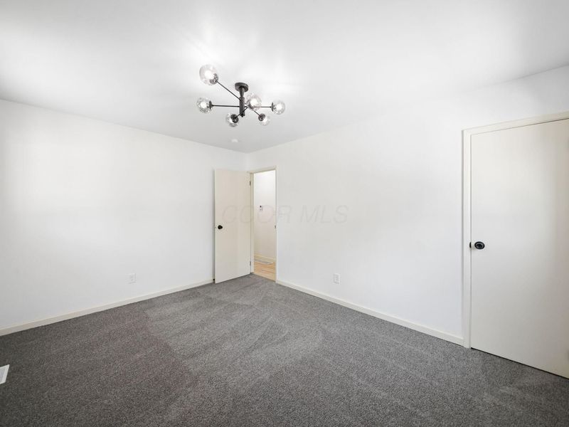 1888 Woodcrest Road, Columbus, OH 43232 Photo 32