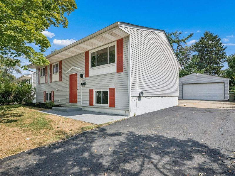 1888 Woodcrest Road, Columbus, OH 43232 Photo 5