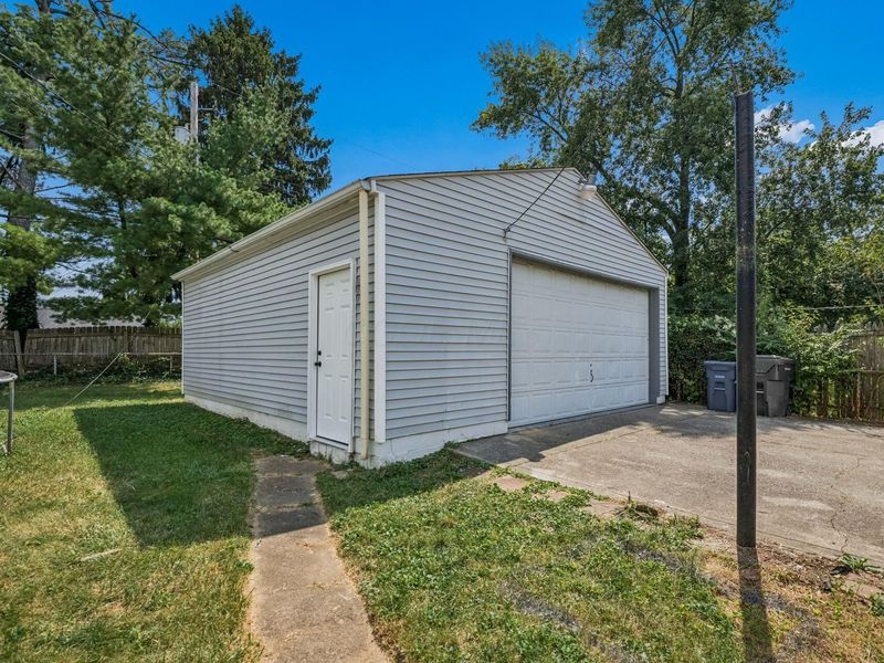 1888 Woodcrest Road, Columbus, OH 43232 Photo 58