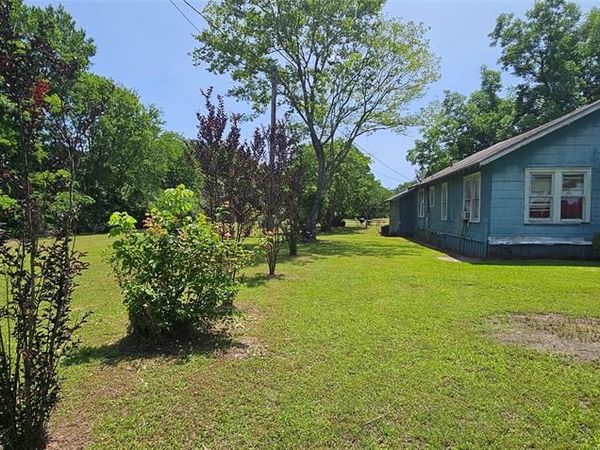 812 N Waldrip Street , Grand Saline, TX 75140