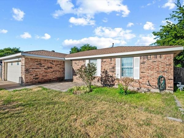 3610 Hummingbird Drive, Grand Prairie, TX 75052