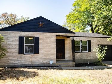 2720 Hanger Avenue, Fort Worth, TX 76105