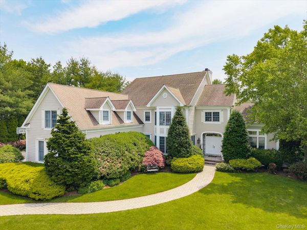 37 Legends Circle , Melville, NY 11747