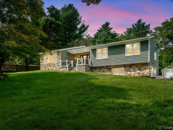 40 Lakeside Drive, Centerport, NY 11721