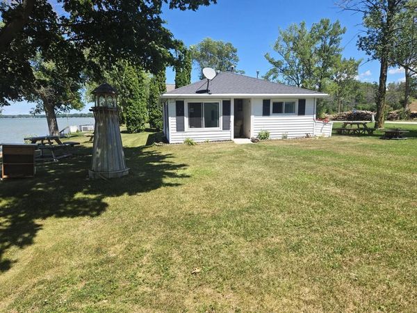121 SUN N SURF DRIVE, Luxemburg, WI 54217