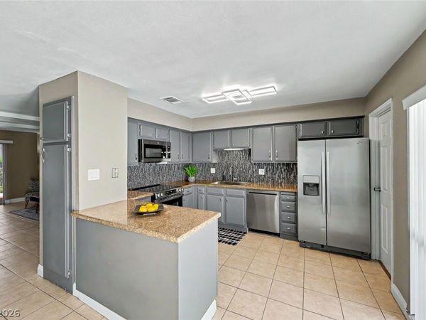 572 Willow Green Drive , Las Vegas, NV 89169