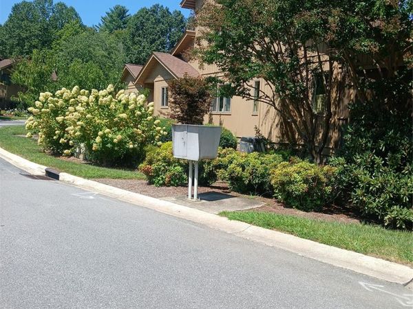 304 red oak Drive , Hendersonville, NC 28791
