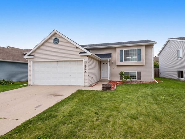 1896 Huntington Lane, West Fargo, ND 58078