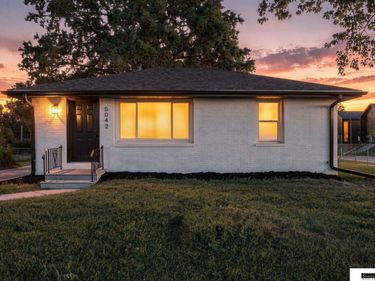 5042 Holdrege Street, Lincoln, NE 68504