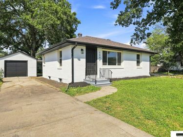 5042 Holdrege Street, Lincoln, NE 68504