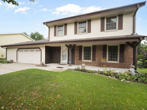 6642 Radburn Ln, Greendale, WI 53129