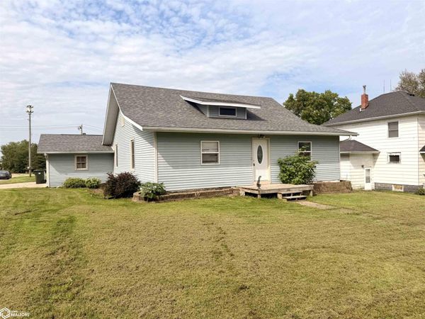 110 Bellevue Street, Brooklyn, IA 52211