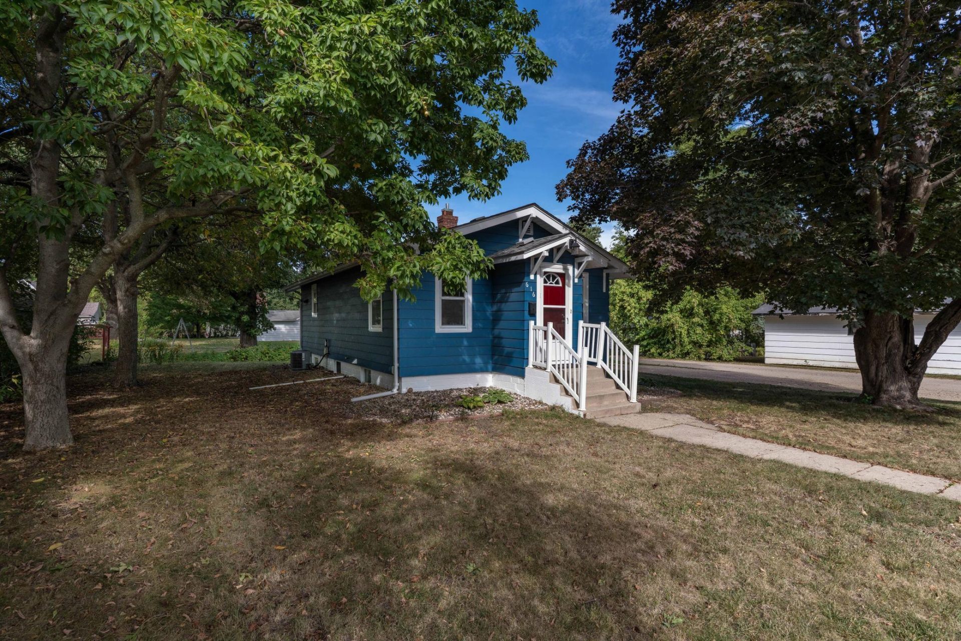 616 Lake Street, Alexandria, MN 56308 Main Photo