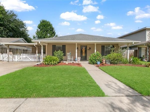 400 LONGWOOD Drive , Destrehan, LA 70047